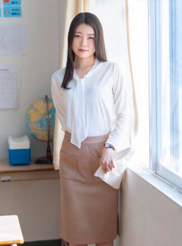 桃瀬理央 舐め回したくなる先生のカラダ 熊本県立●校の人妻英語教員 一度だけの不倫体験 桃瀬理央 31歳【SODクリエイト】