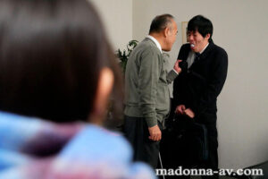 宇流木さらら 腰振り無双のエロ妻 性根が腐りきった夫の上司を私の圧倒的な腰使いで屈服させた調教物語―。 宇流木さらら【マドンナ】
