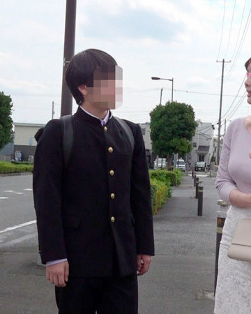 顔出しMM号 美人妻限定 ザ・マジックミラー 仲良しママ友対抗！童貞逆ナンパ射精バトル！！ 4 出会ったばかりの年下童貞を人妻が恥じらいながらも手コキ・オナホコキ・フェラ！筆おろし中出し！！【ディープス】