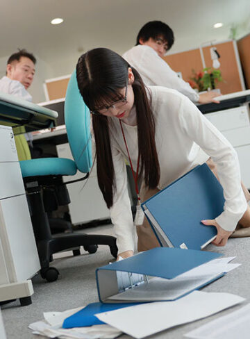 桜空もも 黒髪おさげで眼鏡部下のカラダが予想以上にスケベ過ぎて…二人で会社をバックレて朝から晩まで性欲尽きるまでとにかくハメまくった24時間 桜空もも【アイデアポケット】