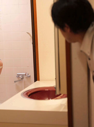 宮下玲奈 アノヒトがシテくれなくても… 上司の色白美尻若奥さんのノーパン肛門誘惑に負けたアナル見せゲス不倫 宮下玲奈【ムーディーズ】