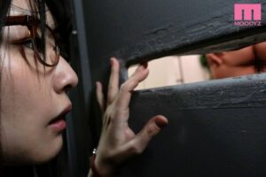 つぼみ いきなり全裸入室で即プレイのデリヘルを呼んだところを隣のお姉さんに目撃されてしまった結果、毎日全裸でやってくるようになり… 何度も、何度も即ハメ中出ししまくった。 つぼみ【ムーディーズ】