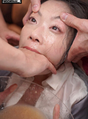 二葉エマ 「飲む→吐く→溜める」最狂イラマ極リサイクル。ゲロ飲み排水溝女。 二葉エマ【えむっ娘ラボ】