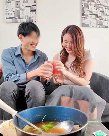 素人妻が一般大学生の自宅にコンドーム1つ渡され一泊一度のゴム姦では満足できず宿泊中2度もガチ中出しを許してしまう 騎乗位でデカ尻をバウンスさせる色白長身妻 さゆりさん36歳【コスモス映像】