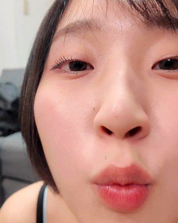 素人妻が一般大学生の自宅にコンドーム1つ渡され一泊一度のゴム姦では満足できず宿泊中2度もガチ中出しを許してしまう騎乗位で美白Gカップ乳を揺らす童顔妻 るかさん26歳【コスモス映像】