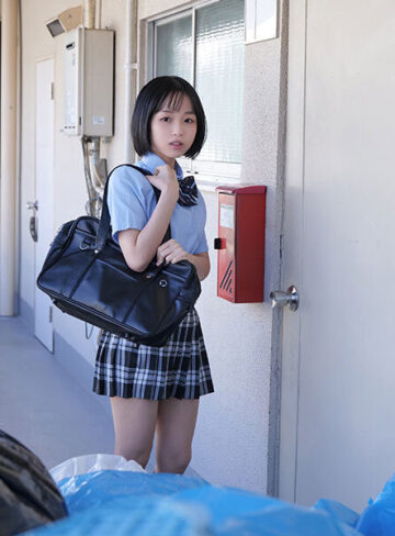 ひなたなつ（日向なつ） 隣人のゴミ部屋で異臭中年おやじに抜かずの連撃中出し37発で孕まされた制服女子の末路… 日向なつ【kawaii】