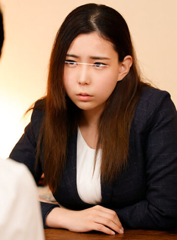 出張先の宿がボクのミスで女上司と相部屋に！2 普段から厳しい女上司は超不機嫌！そんな状況でクーラーも壊れて部屋は蒸し風呂状態！？お互い汗ばんで【Hunter】