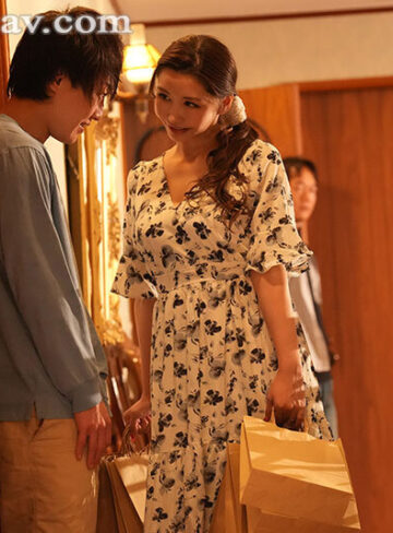 愛弓りょう リゾートプールNTR 水面に映る人妻の美しくも汚れた本気の衝撃映像 専属イイ女×大人のビキニ、本気のNTRシリーズ誕生―。 愛弓りょう【マドンナ】
