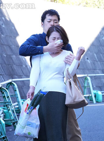 友田真希 人妻を拘束椅子に放置して2時間…唾液だらだらのイグイグ変態女に育った話。 友田真希【マドンナ】