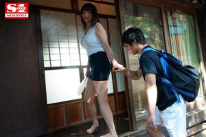 鷲尾めい ど田舎の夏はヤルことがなくて隣の巨乳奥さんの誘惑に乗っかり毎日じっとり汗だく交尾 鷲尾めい【エスワン ナンバーワンスタイル】