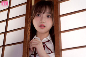 泉ももか お兄ちゃんがエロ本片手に一生懸命おちんちんをコスっていたのを目撃したあの時から性に目覚めた妹と汗だくで中出ししまくったあの夏の日のあやまち 泉ももか【ムーディーズ】